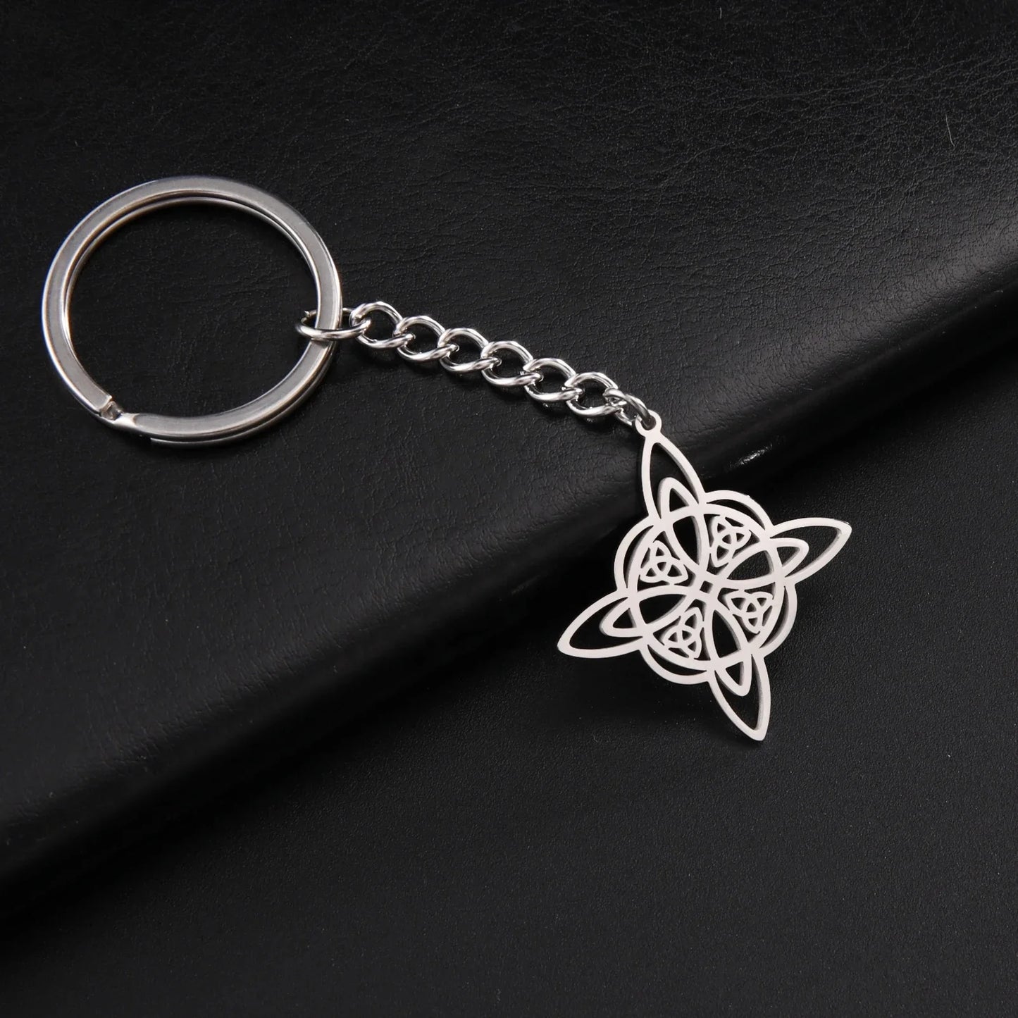 Vintage Witch Knot Keychain Knot Moon Pendant Keyring Holder for Couple Witchcraft Amulet Stainless Steel Jewelry