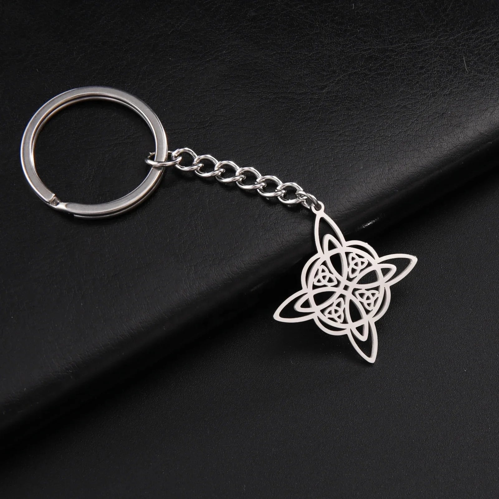 Vintage Witch Knot Keychain Knot Moon Pendant Keyring Holder for Couple Witchcraft Amulet Stainless Steel Jewelry