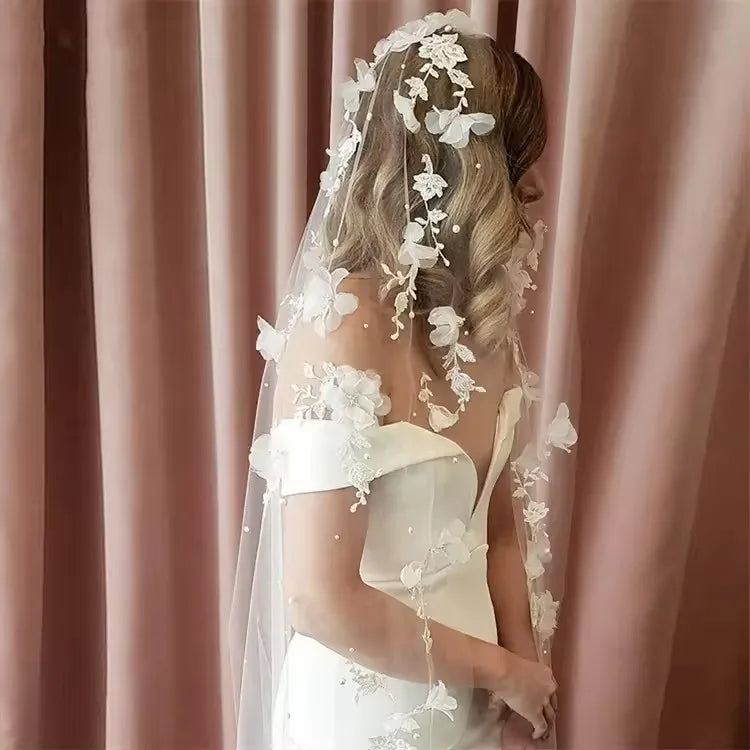 2024 Sping New 3D Flowers Pearls Lace Appliqued Beaded Bride Accessories With Comb1-3M One Layer Cathedral Wedding Floral Vei