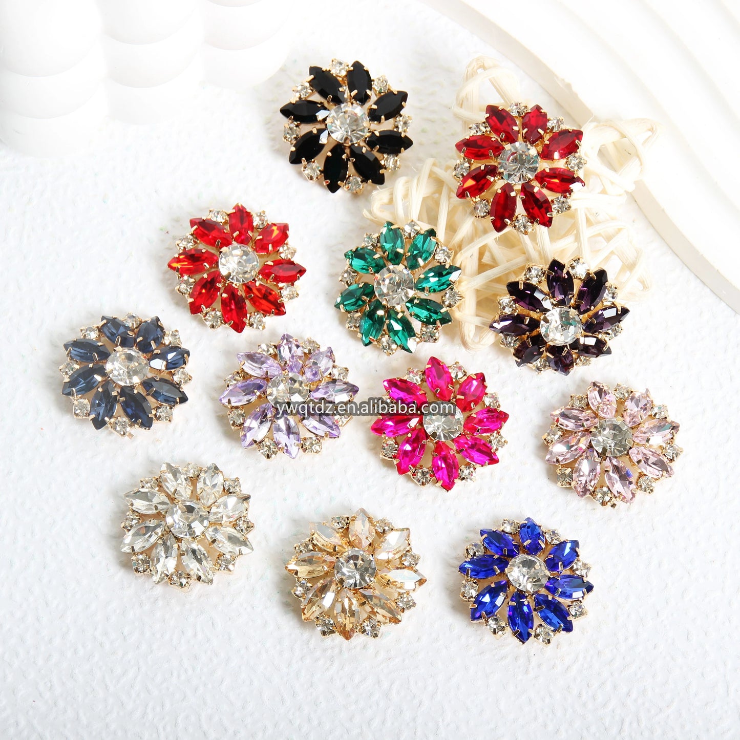 Vintage 3D Glass Crystal Decorative Buttons Hand-Sewn Glue-On Technique DIY Garment Decor Loose Rhinestones Colored Type Butt