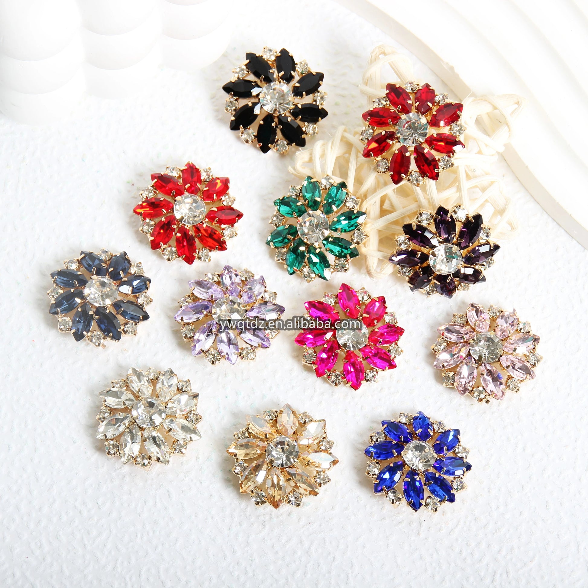 Vintage 3D Glass Crystal Decorative Buttons Hand-Sewn Glue-On Technique DIY Garment Decor Loose Rhinestones Colored Type Butt