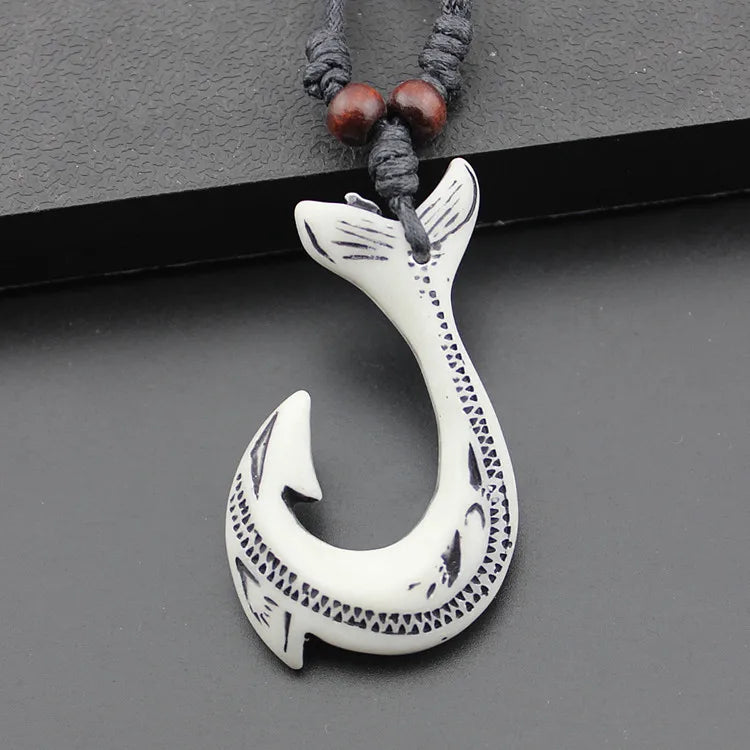 Retro New Zealand Maori Tribal Fishhook Necklaces Traditional Handmade Carved Imitate Yak Bone Resin Fish Hook Pendant Neckla