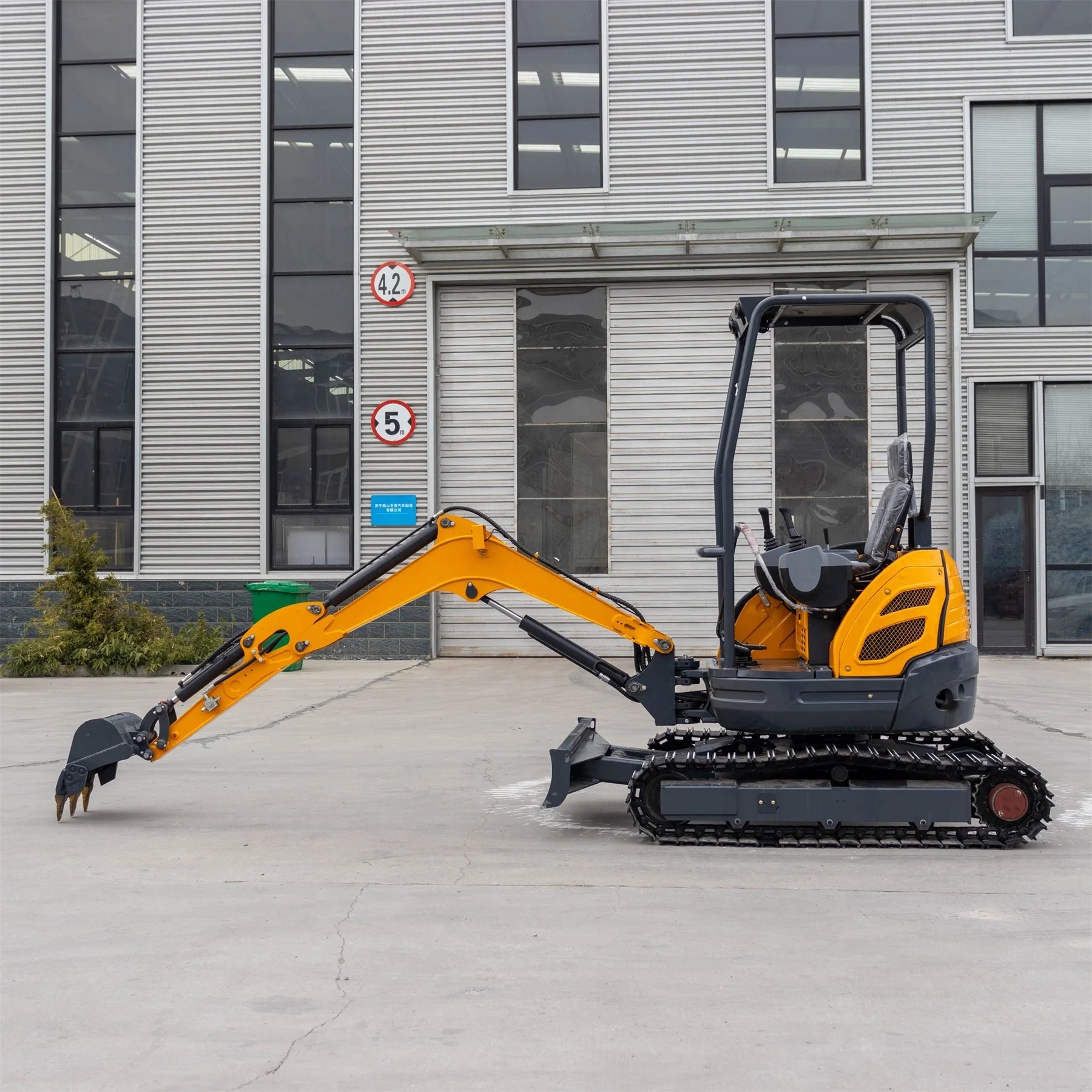 Mini Excavator Customization Color Small Digger 2.5 Ton 3 Ton Excavator for Sale