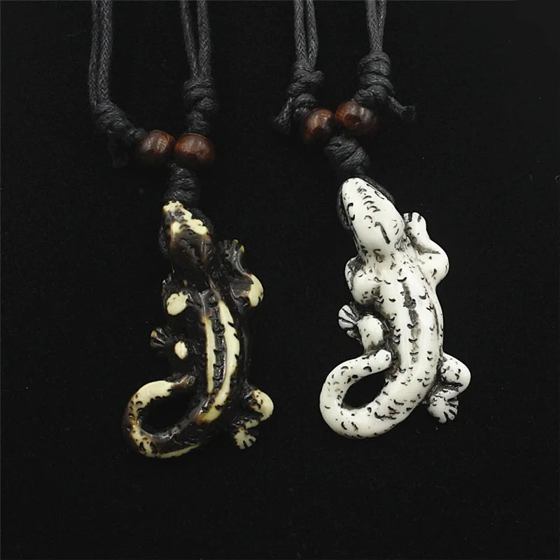 New Design Chinese Animal Elements Lucky Amulet Necklace Women Men Black White Resin Carved Lizard Gecko Pendant Couple Neckl