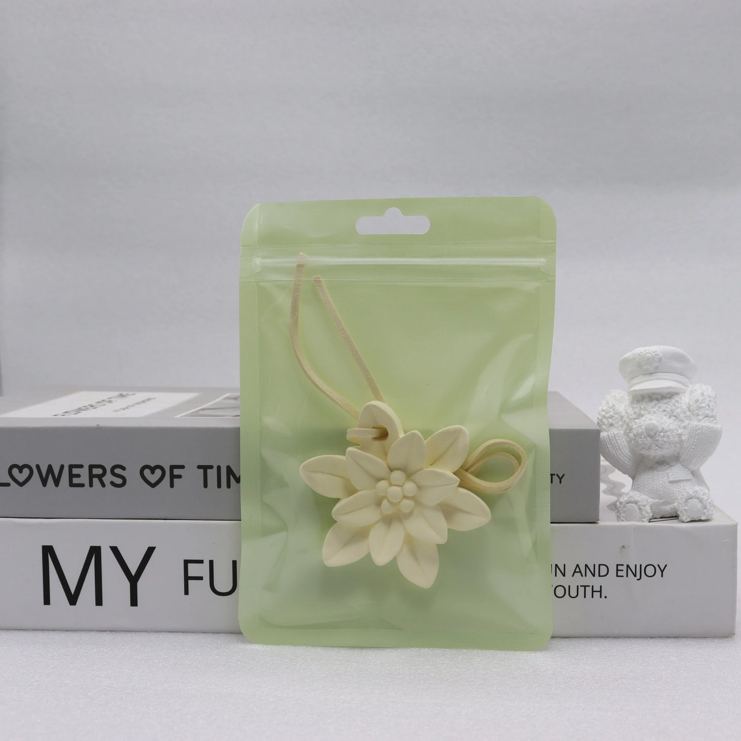 Lotus Eco-Friendly Aromatherapy Gypsum Hanging Decoration Diffuser Pendant for Air Fresheners