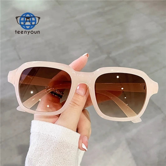 Teenyoun 2024 Yiwu Eyewear Designer High End Luxury Glasses Clear Vintage Sunglasses Pc Square Sunglasses for Women Wholesale