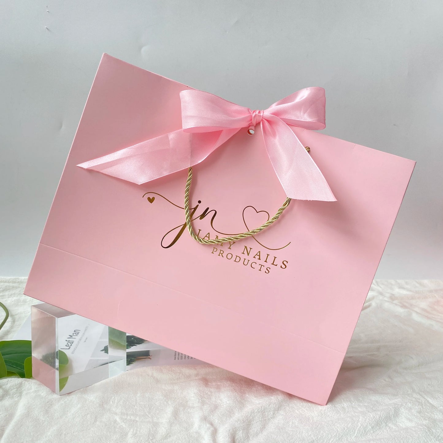 Custom Printed Logo Luxury White Gravure Printing Retail Boutique Shopping Tote Art Gift Paper Bags for Shoes Clothes Packagi
