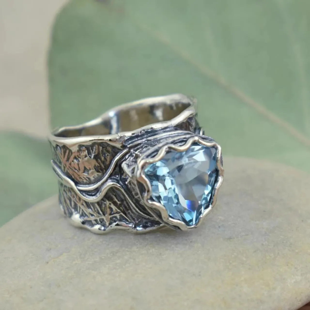 2025 New Stylish Retro Luxury Zinc Alloy Gold Plated Jewelry Gift Silver Rings Plating Chunky Rings Crystal Rings for Women