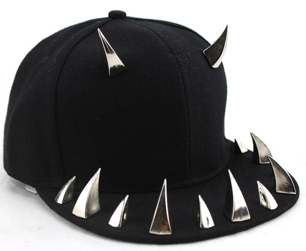 Fashion Chic Men Women Trucker Hats With Metal Rivet Horns and Wolf Teeth Baseball Hat Rap Snapback Flat Bill Gorras rapper h