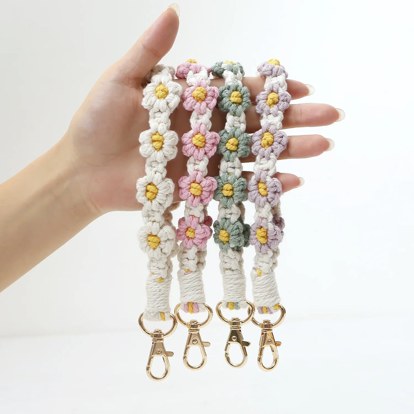 Boho Crochet Daisy Pendant Handmade Knitted Keyring Wristlet Key Chain Wrist Lanyard for Keys Cute Daisy Keychain