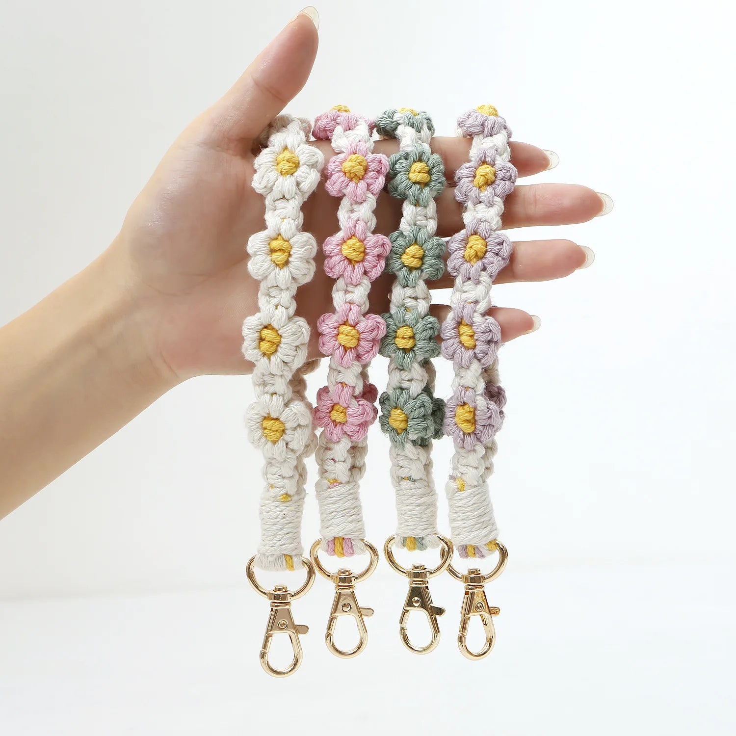 Boho Crochet Daisy Pendant Handmade Knitted Keyring Wristlet Key Chain Wrist Lanyard for Keys Cute Daisy Keychain