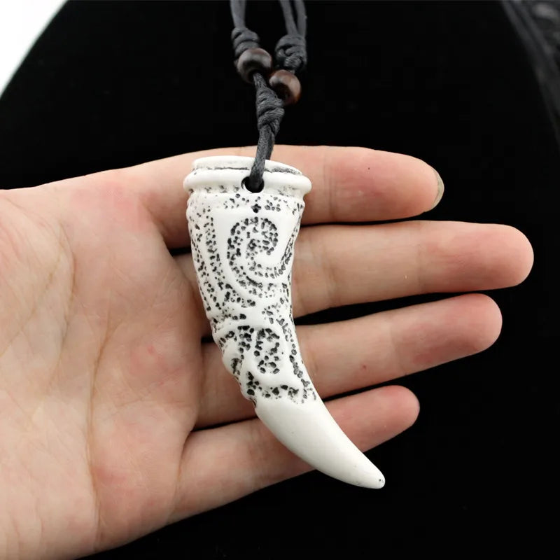 Europe America Ethnic Retro Necklace Jewelry Tibetan White Resin Corrode Carved Totem Wolf Pendant Amulet Necklace for Men