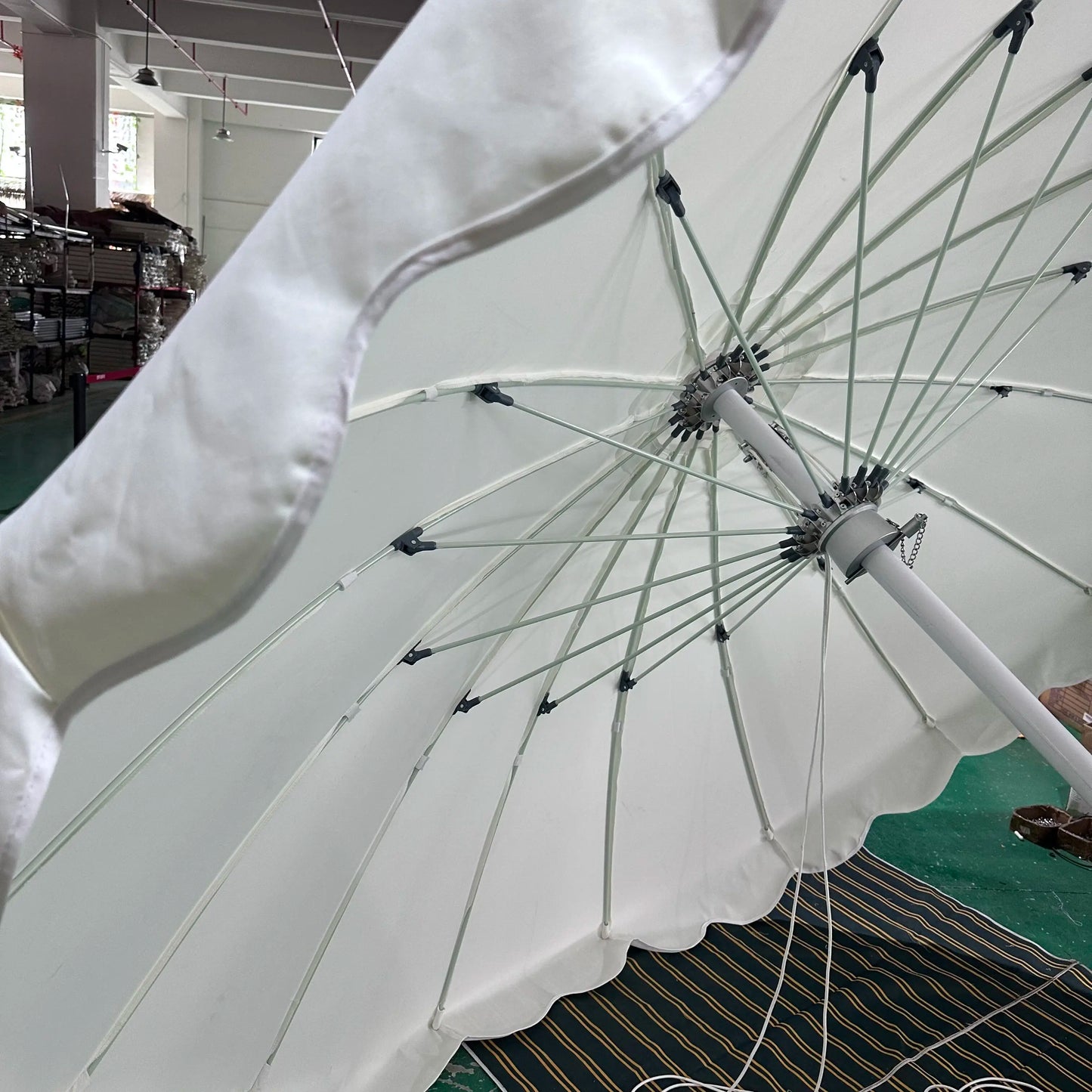 HOT SALE Modern Outdoor Furniture Parasol Playa Indian Wedding Road Side Beach Sunshade Umbrella for Garden Hotel Use Rain Wi