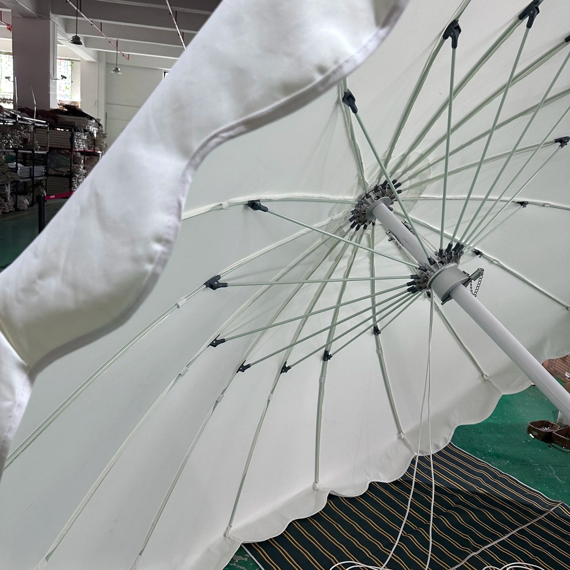 HOT SALE Modern Outdoor Furniture Parasol Playa Indian Wedding Road Side Beach Sunshade Umbrella for Garden Hotel Use Rain Wi