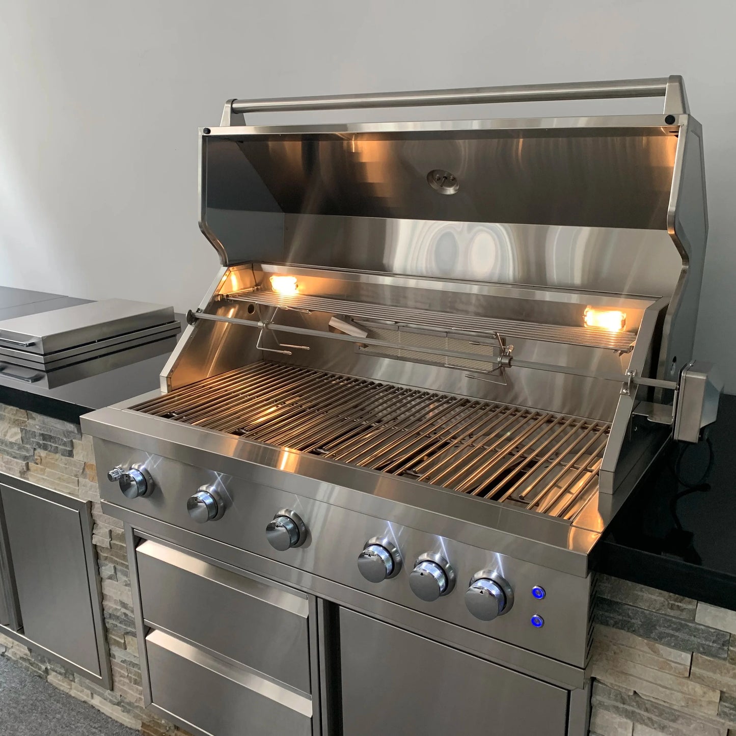 CE Certified Outdoor Cooking Bbq Gas Grill Stainless Steel 4 Burners Build-in Gas Bbq Grill with LED & Rotisserie