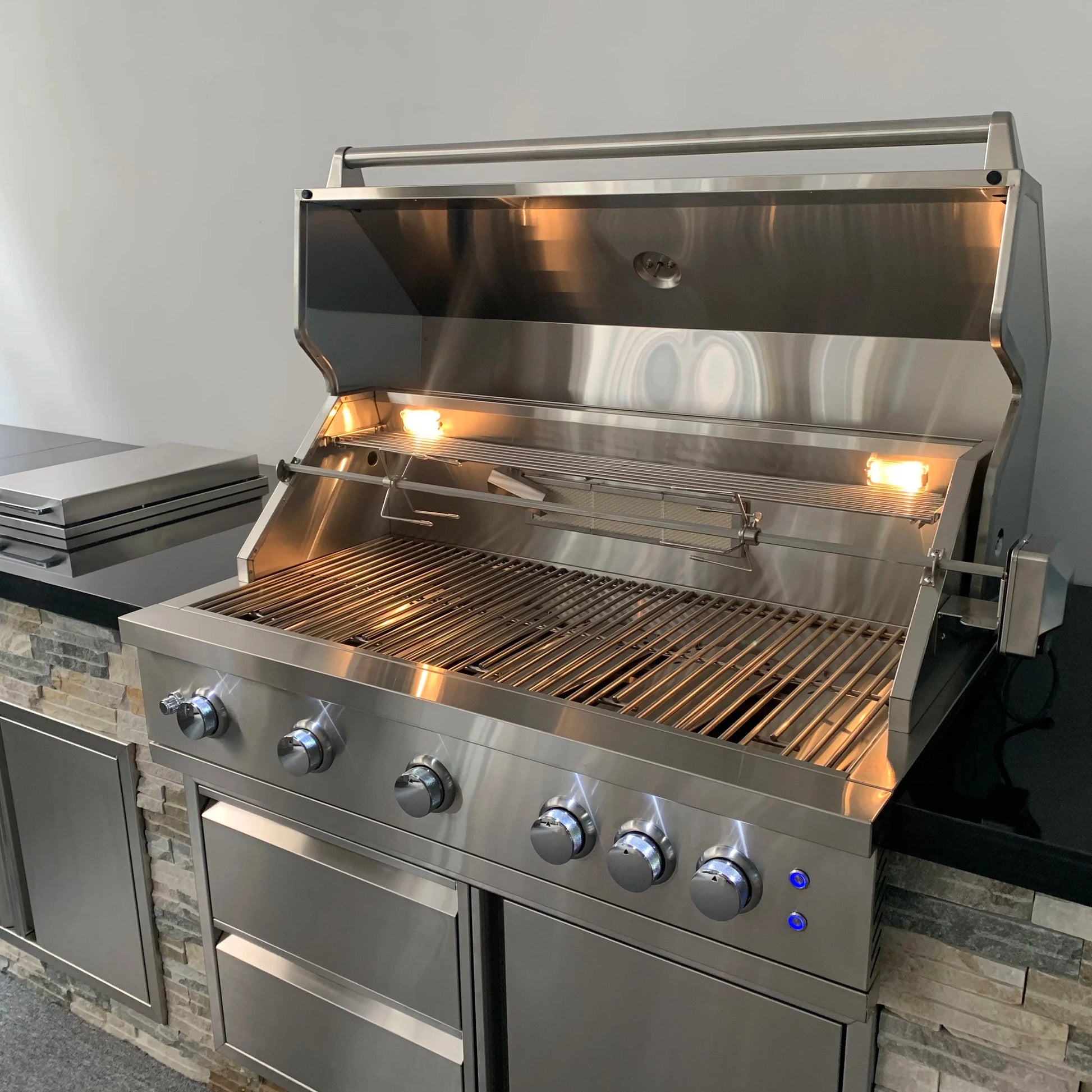 CE Certified Outdoor Cooking Bbq Gas Grill Stainless Steel 4 Burners Build-in Gas Bbq Grill with LED & Rotisserie