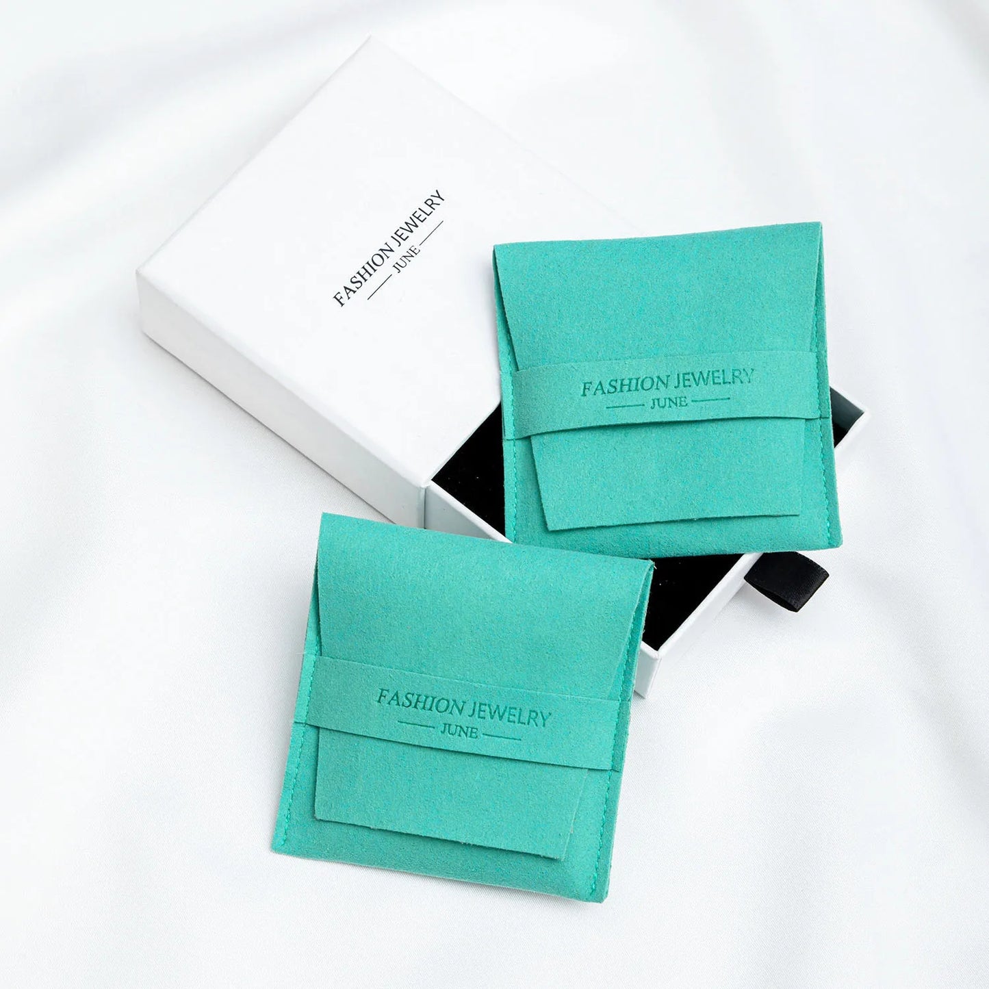 Wholesale  Luxury Small Microfiber Jewelry Pouches Suede Gift Packaging Ring Packing Logo Custom Jewelry Box Set