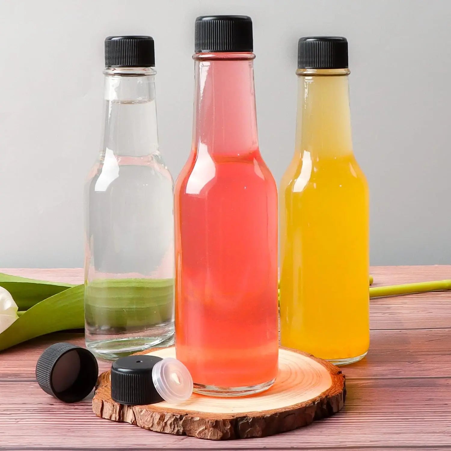 Hot Sale  Empty 90ml 150ml 250ml Woozy Spice Chili Tomato Bbq Glass Salad Hot Sauce Bottle With Leak Proof Black Cap