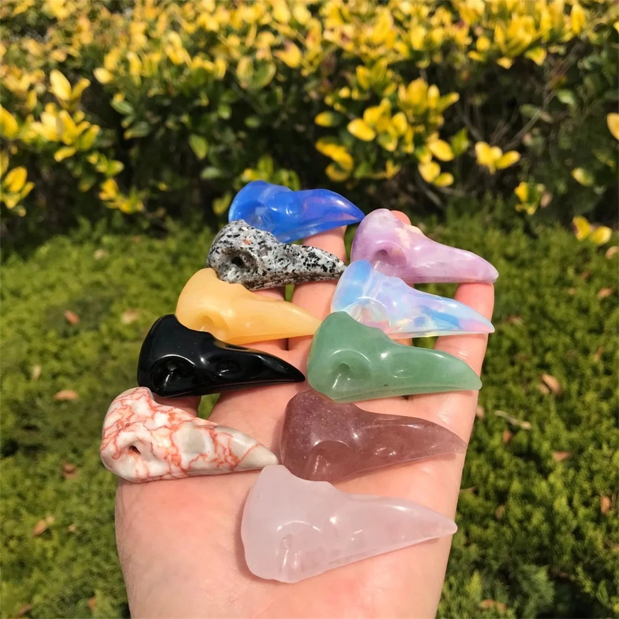Kindfull Hot Selling Natural Crystal Stones Crystal Crafts Muti Materials Raven Skulls Crystal Skulls for Sale