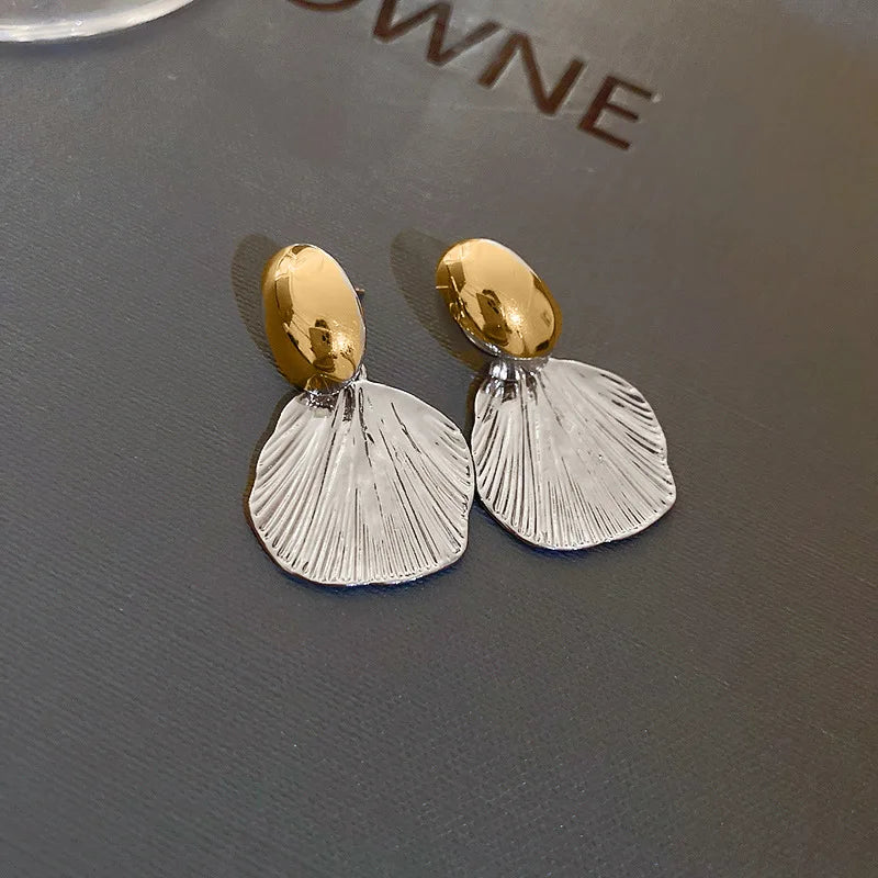 2024 Simple Vintage Scallop Shape Earrings S925 Silver Needle Stud Earrings Gifts Textured Metal Shell Earrings for Women