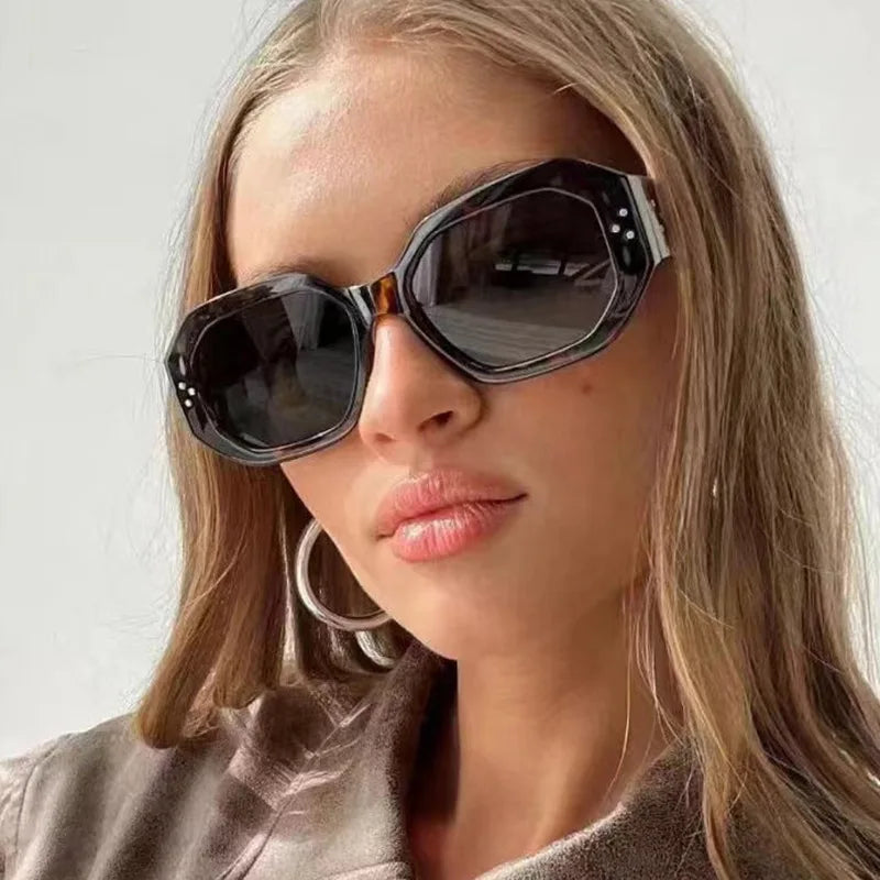 Twooo 3742 Classic Retro Fashion Rivet Decoration Square Men Sunglasses Women