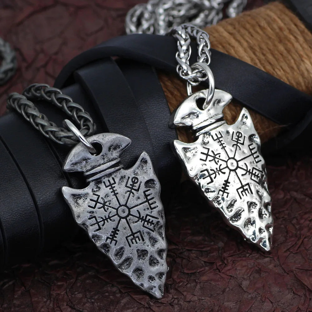 Hot Selling Nordic Retro Viking Jewelry Necklace Personalized Handmade Hammered Triangle Compass Pendant Necklaces for Men