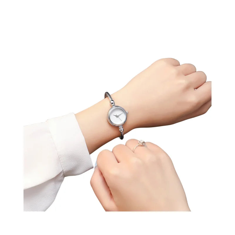 Wholesaler Fashion Slim Lady Alloy Steel Wire Rope Bracelet Watch Chic Style Fresh Student Leisure Quartz Watch for Women