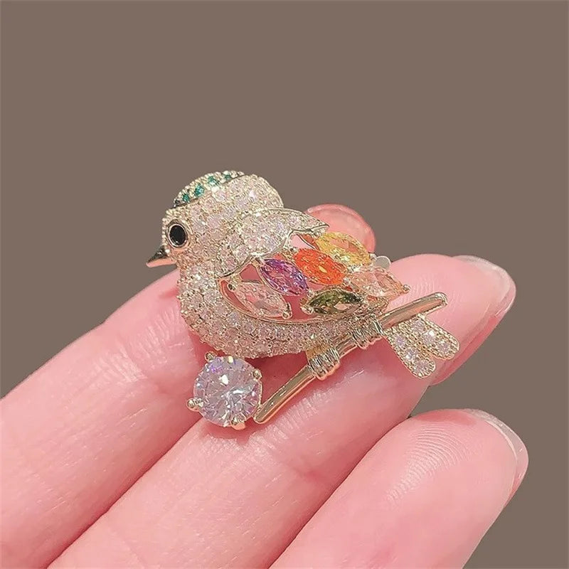 Delicate Rhinestone Bird Brooches for Women Shiny Zircon Magpie Animal Pins Clothes Badges Lady Jewelry Clothing Decoration