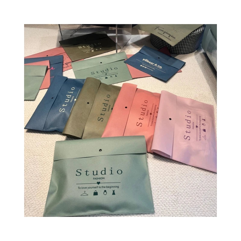 Custom Logo Non-woven Fashion Clothes Packaging Dust Bag with Environmental Protection Storage for All Seasons