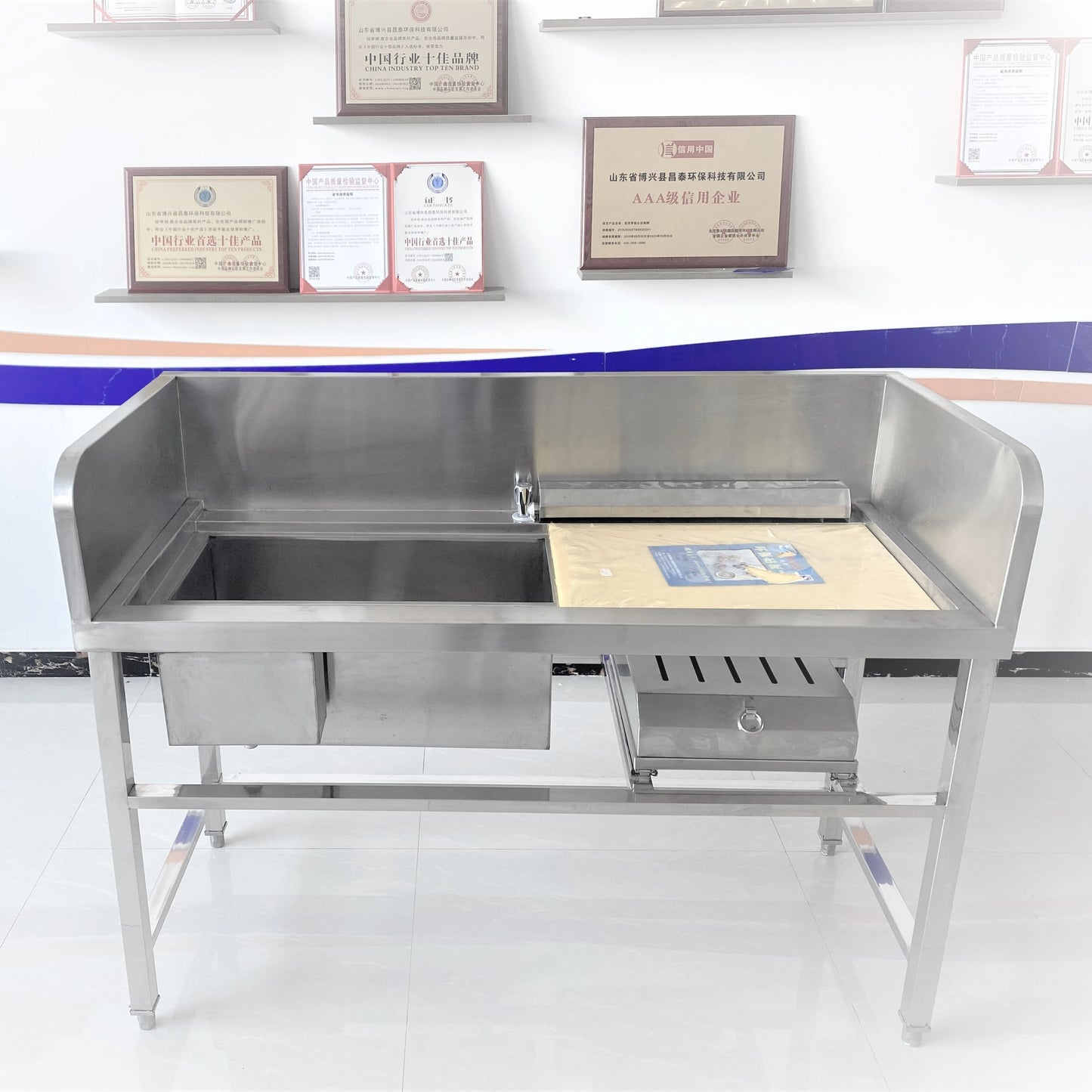 Hotel Restaurant Supplies Fish Processing Table Customized SS Fish Preparation Table Fish Killing Table
