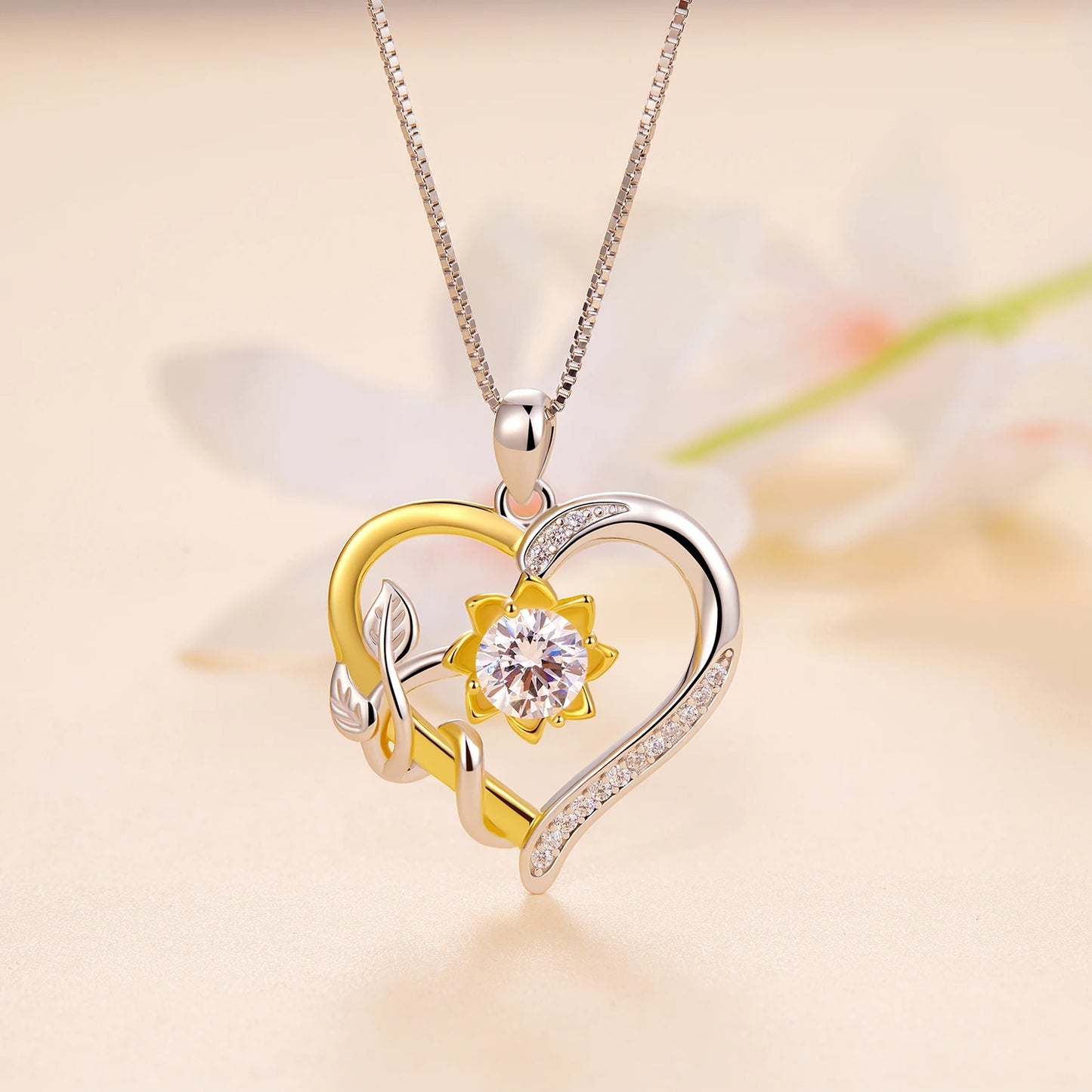 Hot Selling 1 Carat Moissanite Necklace Chain Luxury Flower Moissanite Personalized Heart Pendant Necklaces
