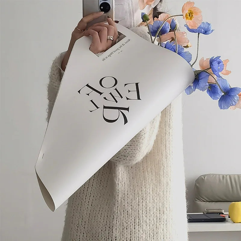 Logo Personalized Portable Flower Carrier Gift Packing Dried Flower Paper Bags Kraft Shopping Bag for Bouquet Flowers