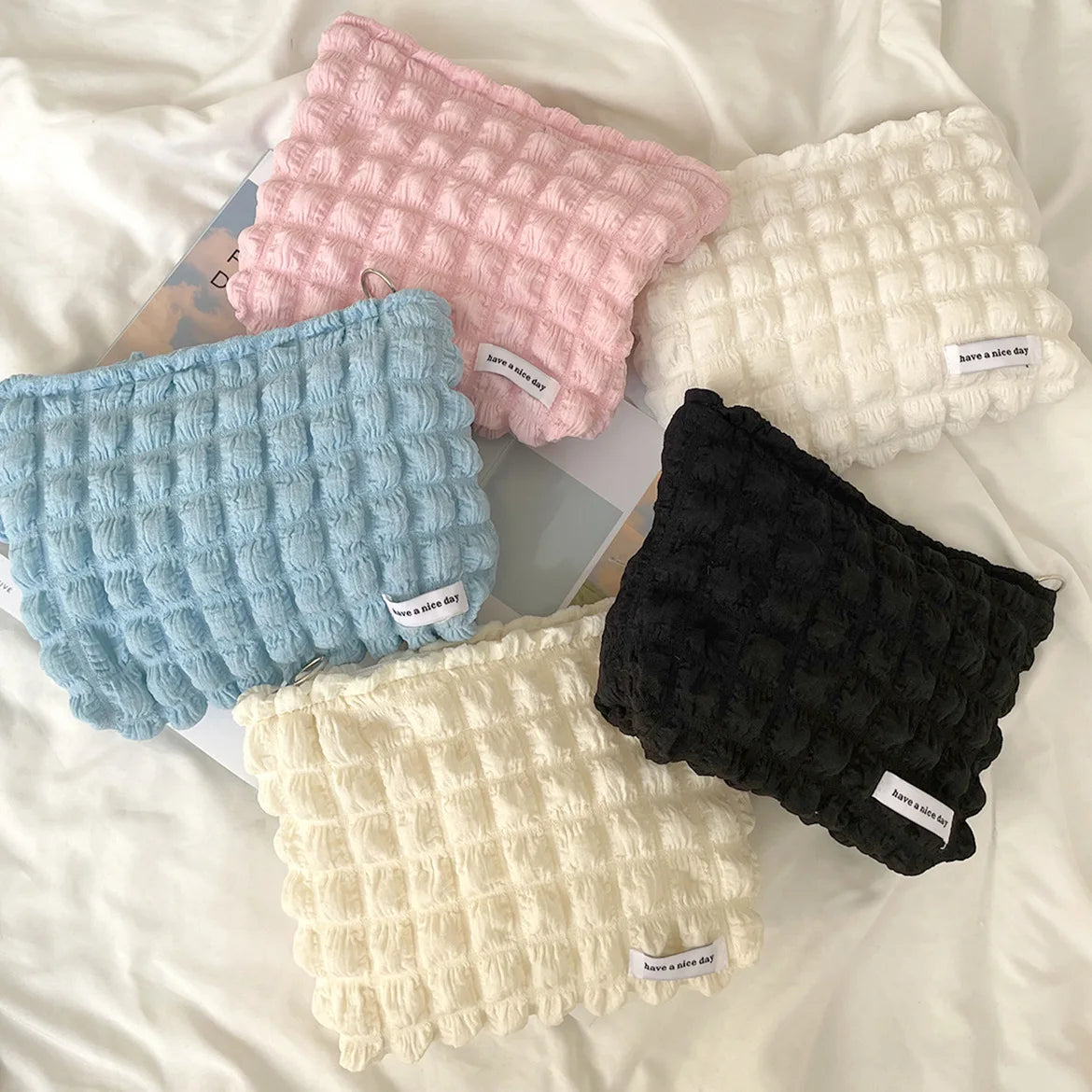New Arrival Large Capacity Travel Cosmetic Bag for Girls Fashion for Toiletry Pouch Zipper Closure Special Candy Color Logo