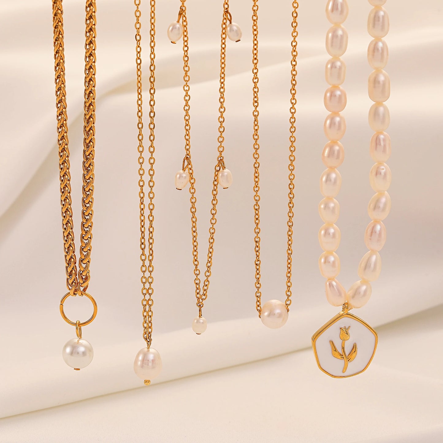 Elegant Vintage Natural Freshwater Pearl Necklace Gold-Plated Trendy Irregular Choker Chain with Zircon for Weddings
