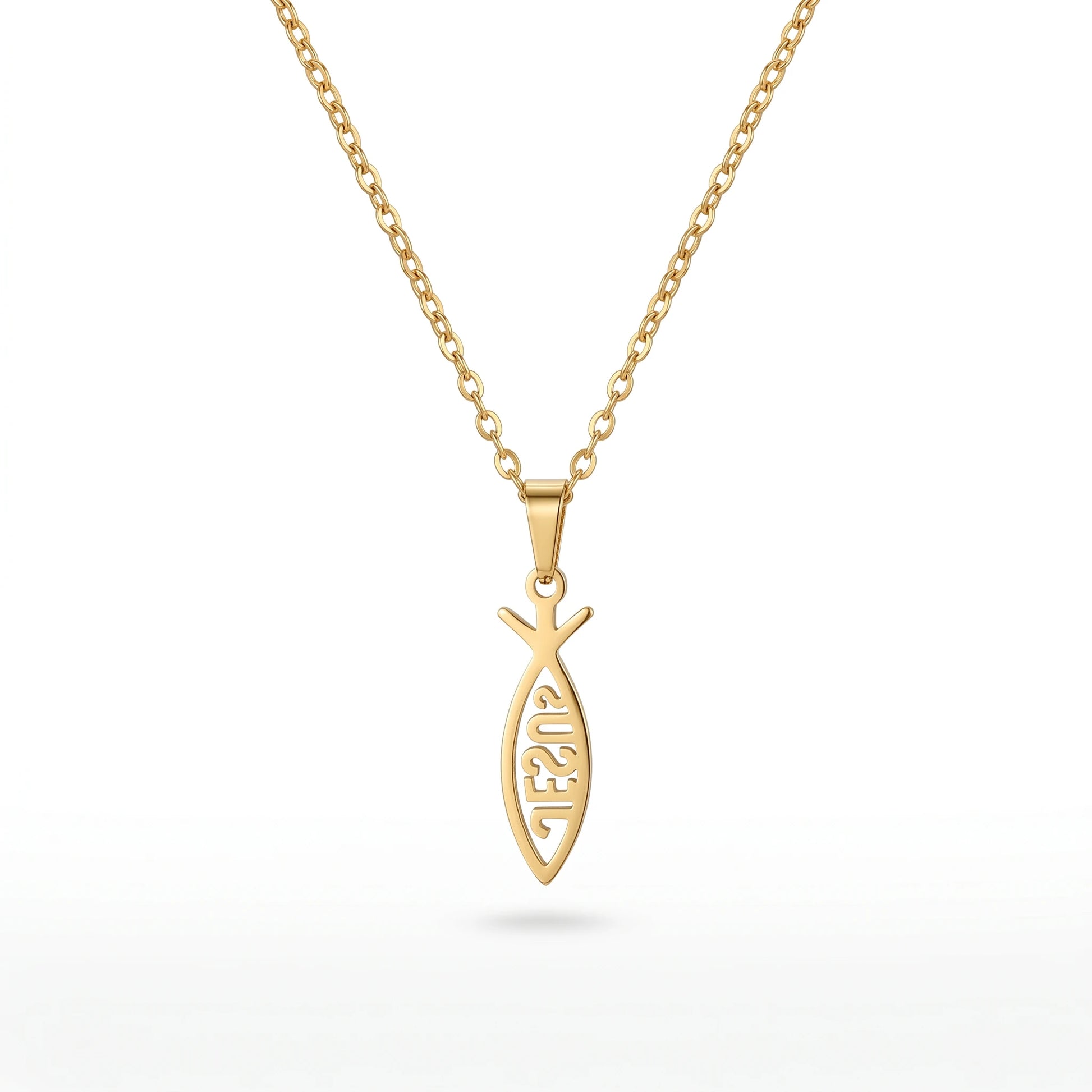 QIAOREN 11681 Boho Beach Fish Necklace 18K Gold Stainless Steel Cutout Letters Vacation Jewelry