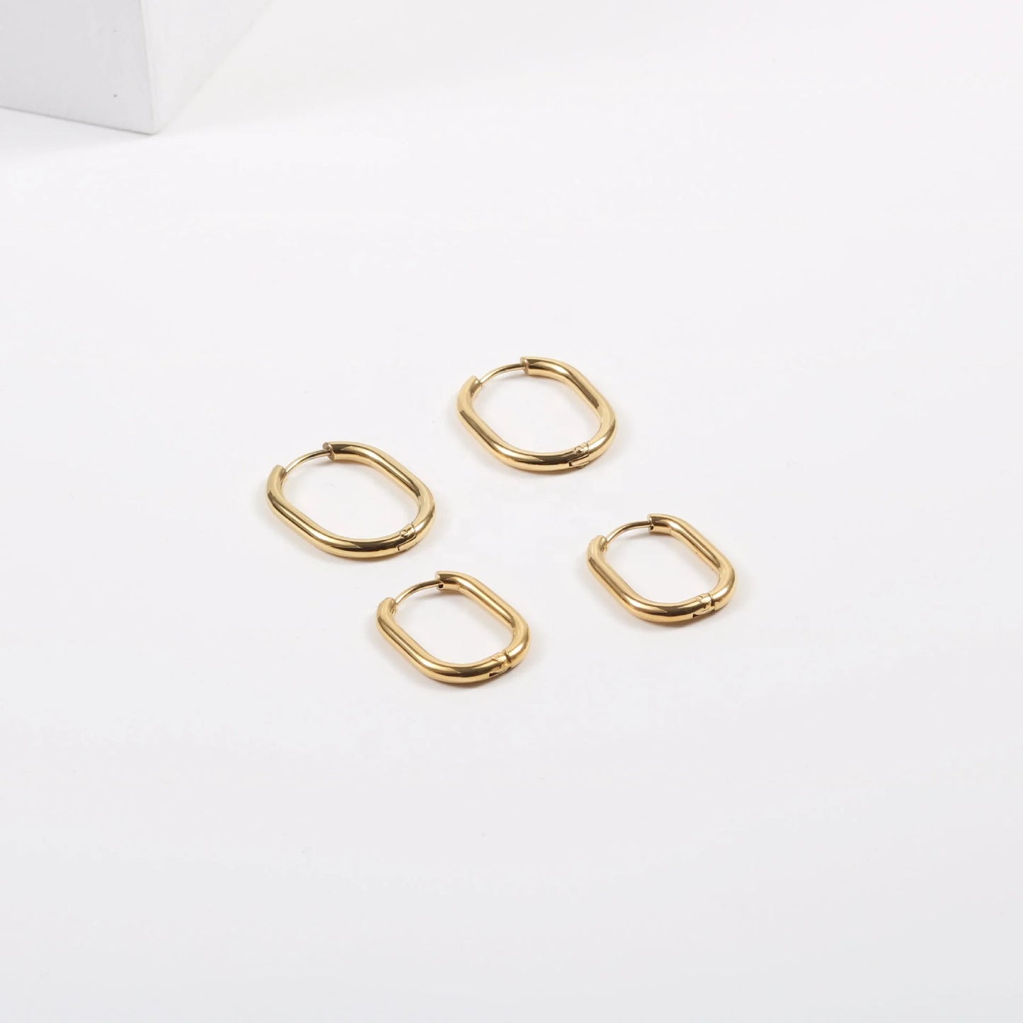 Tarnish Free & Waterproof 18k Gold Plated Stainless Steel Basic Simple Hoop Earring Wholesale