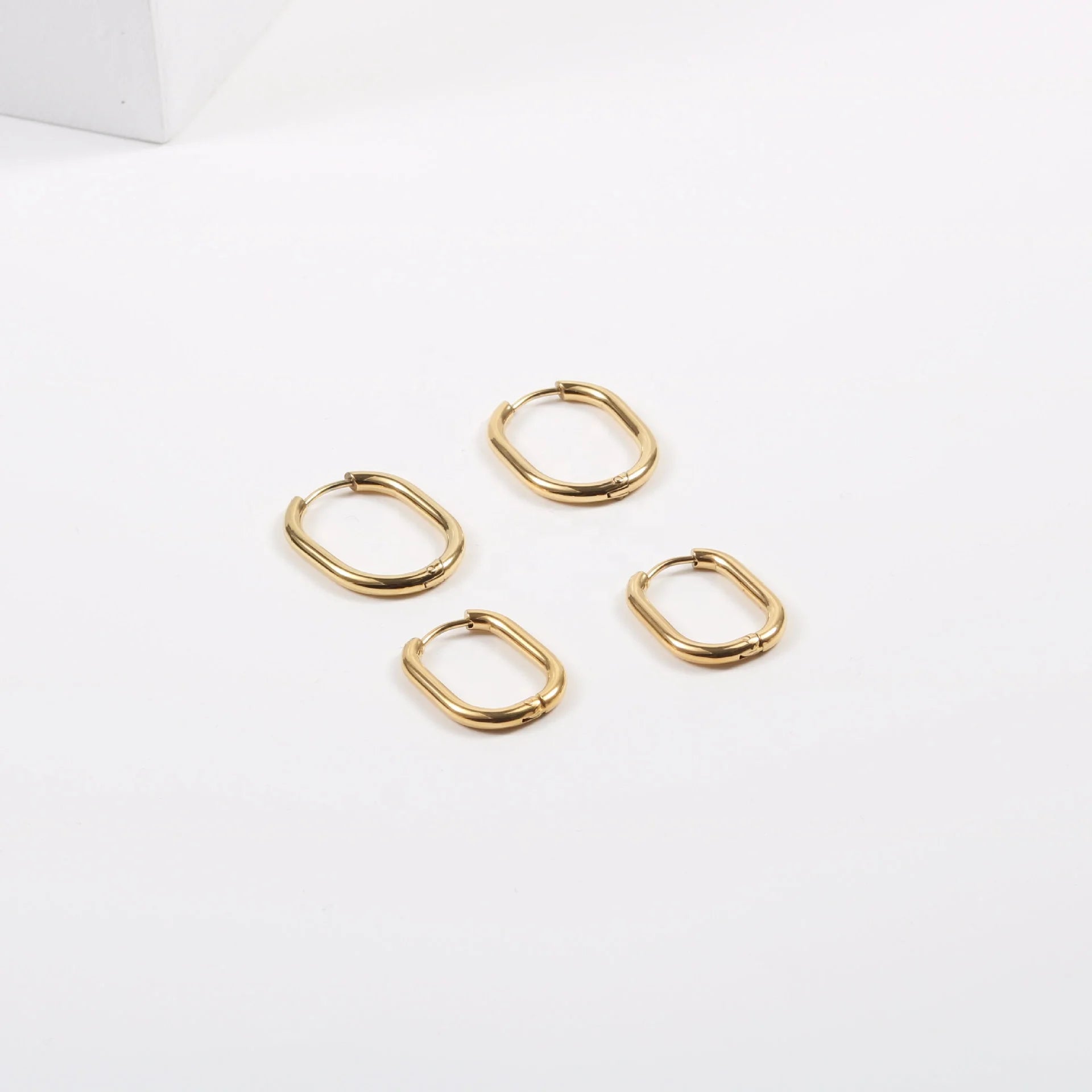Tarnish Free & Waterproof 18k Gold Plated Stainless Steel Basic Simple Hoop Earring Wholesale