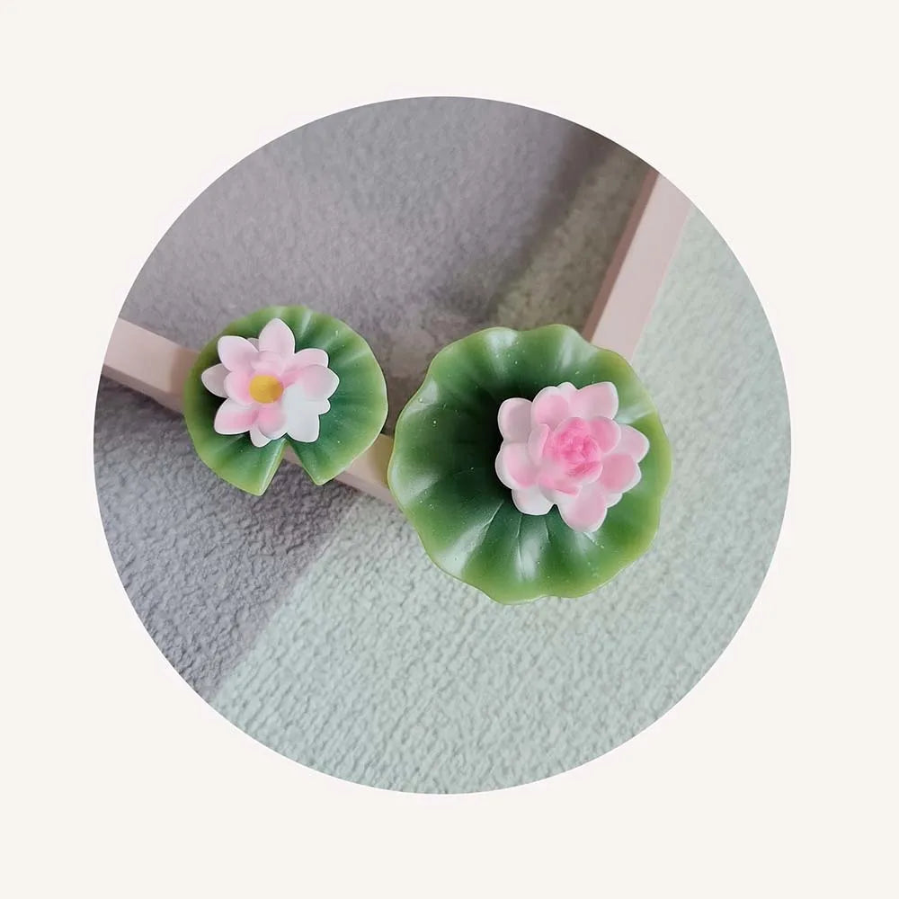 100Pcs Slime Charms Mini Flower Lotus Leaf Resin Figurine Crafts Flatback Cabochon Ornament Jewelry Making Hairwear Accessori