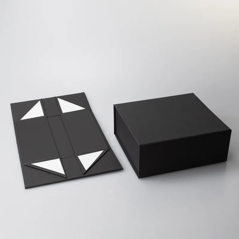 Fast Delivery Factory Cardboard Paper Foldable Magnetic Matte Black Luxury Recyclable Gift Box Embossing Closure for Clothes
