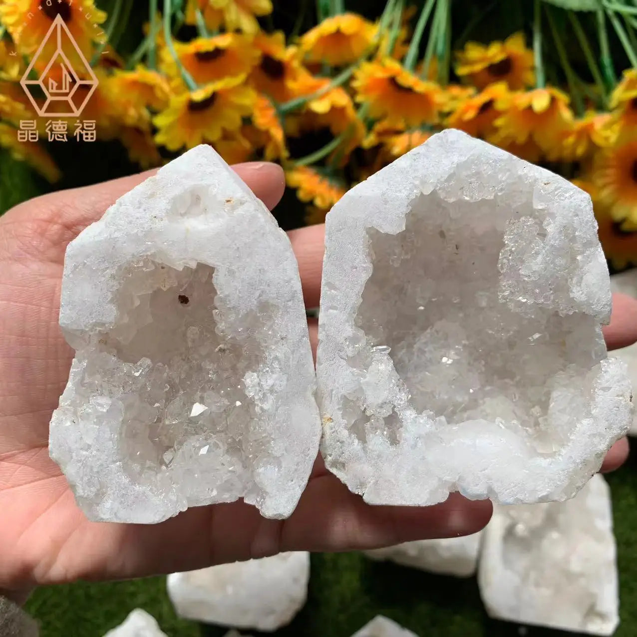 Kindfull Wholesale Nature Crystal White Agate Druzy Tower Agate Geode Ornament for Sale