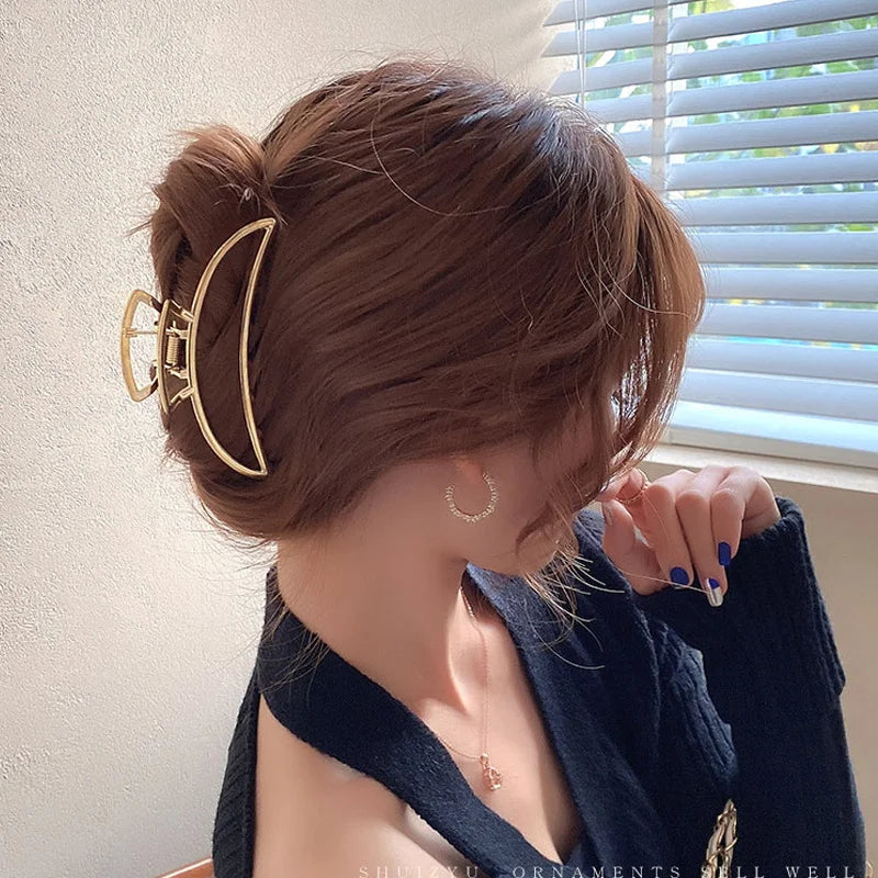 Girls Simple Metal Hair Accessories Alloy Back Head Bath Headdress with Ponytail Crescent Moon Shape Shark Hair Claw Clip