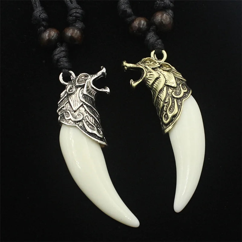 Hot Selling Brave Men Lucky Amulet Necklace Fashion Punk Metal Wolf Head Splicing Resin Wolf Tooth Pendant Necklace for Husba