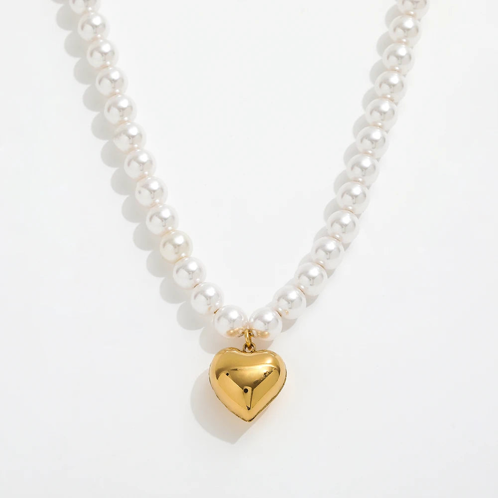 Fenny 18K Gold Plated Retro Elegant Hollow Heart Pendant Pearl Chain Necklace Stainless Steel Jewelry Wholesale