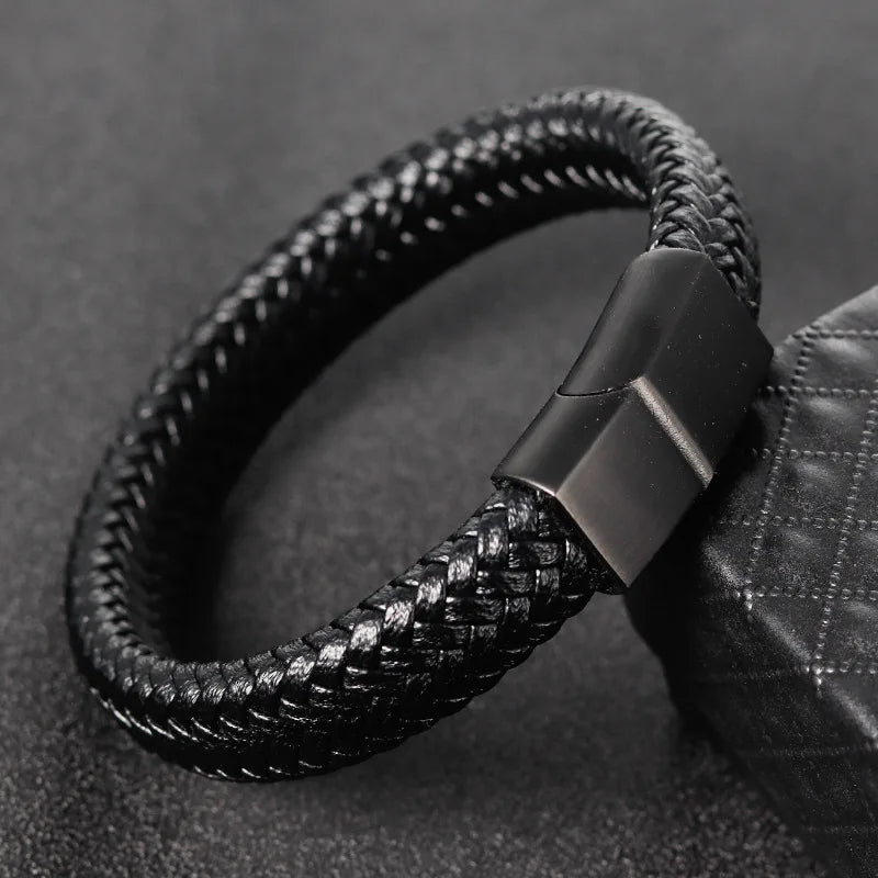Factory Hot Sale Cheap Price Magnetic Clasp Leather Bracelet Fast Delivery Black Wide Genuine Leather Bracelet for Men