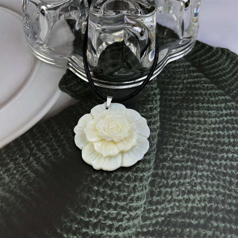 2026 Summer New Design Big Flowers Real Shell Pearl Rose Flower Mother's Day Women Necklaces