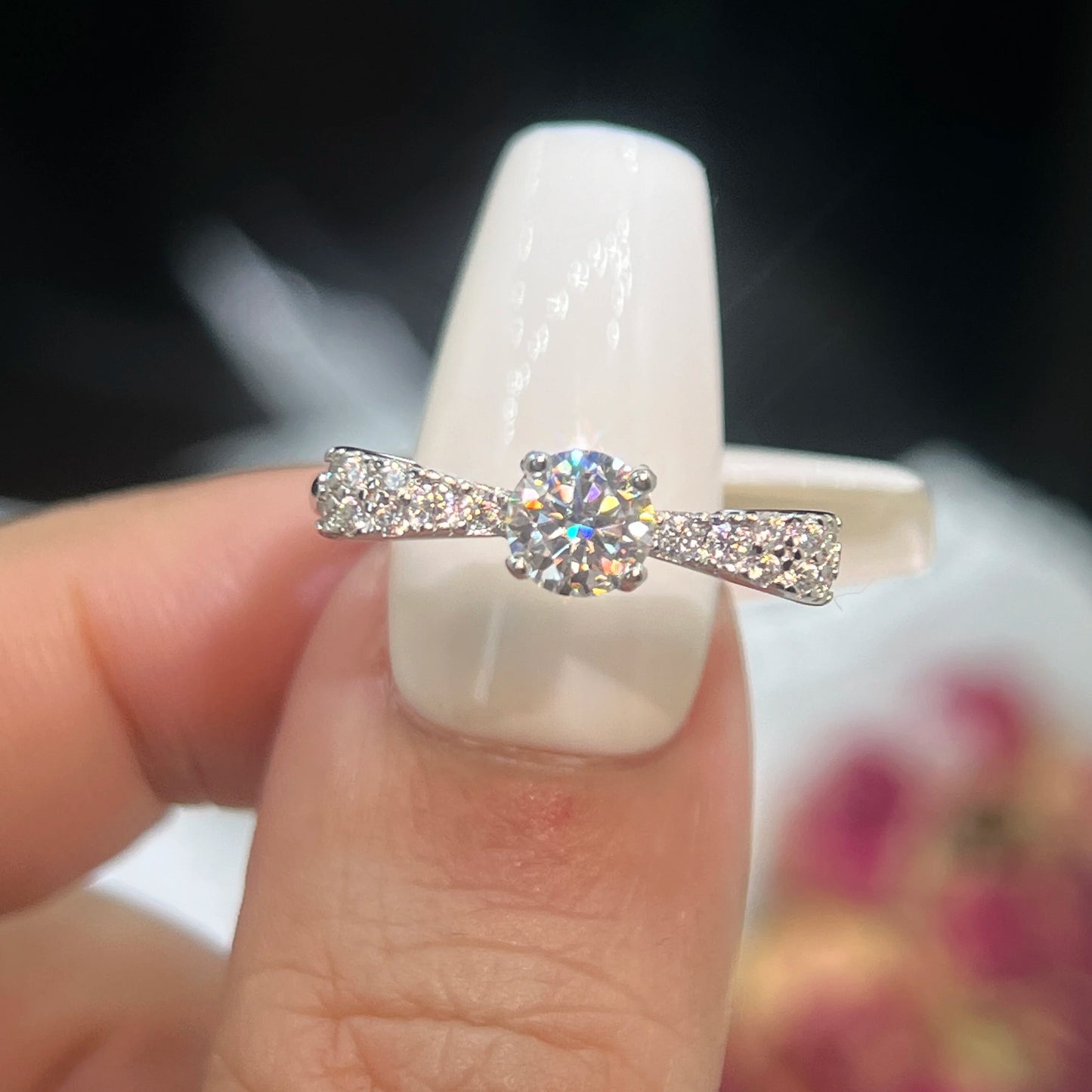 Fine Jewelry VVS 0.5ct Lovely Bowknot Diamond Moisssanite White Gold Plated S925 Sterling Silver Engagement Ring for Women La