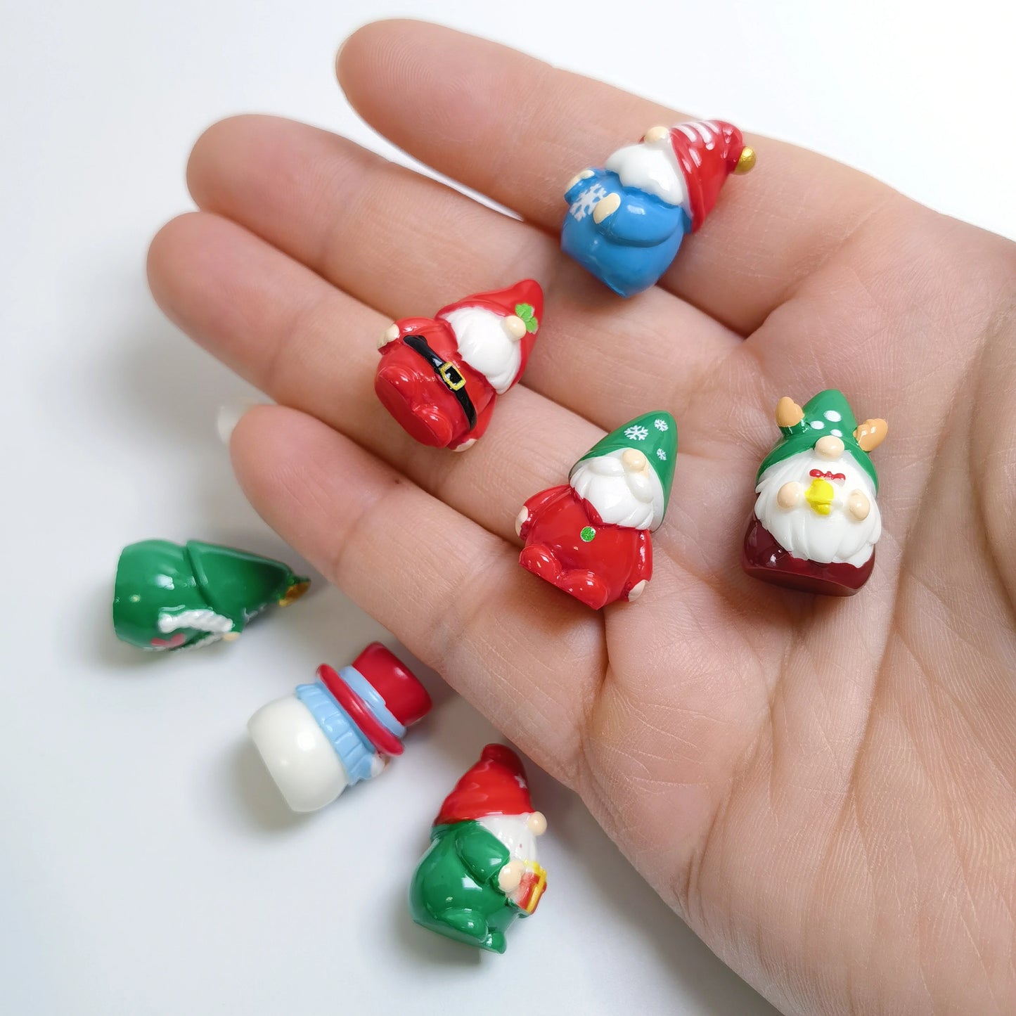 100pcs Christmas Mini Gnome Figurines Resin Micro Landscape Garden Doll House Home Desktop Decoration