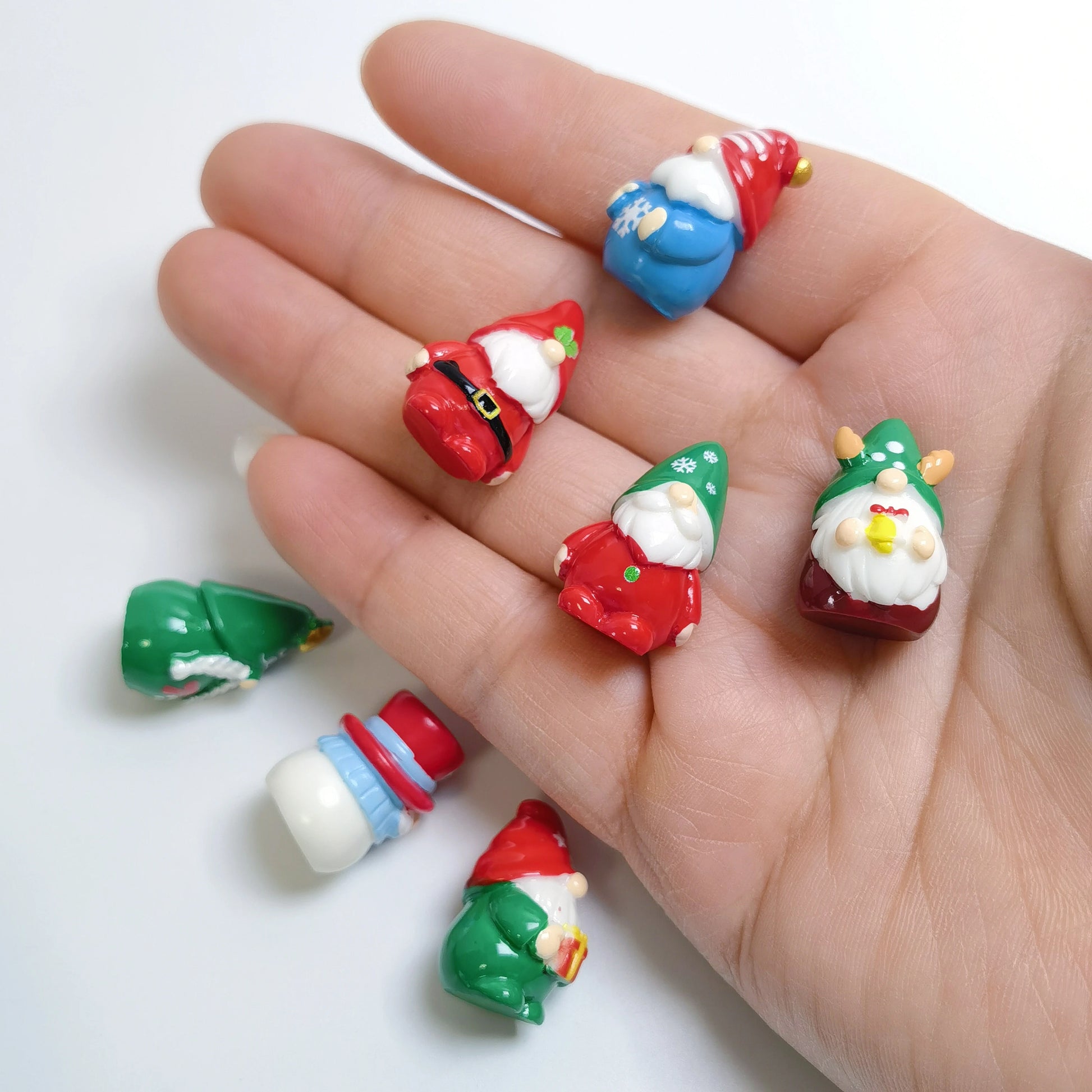 100pcs Christmas Mini Gnome Figurines Resin Micro Landscape Garden Doll House Home Desktop Decoration