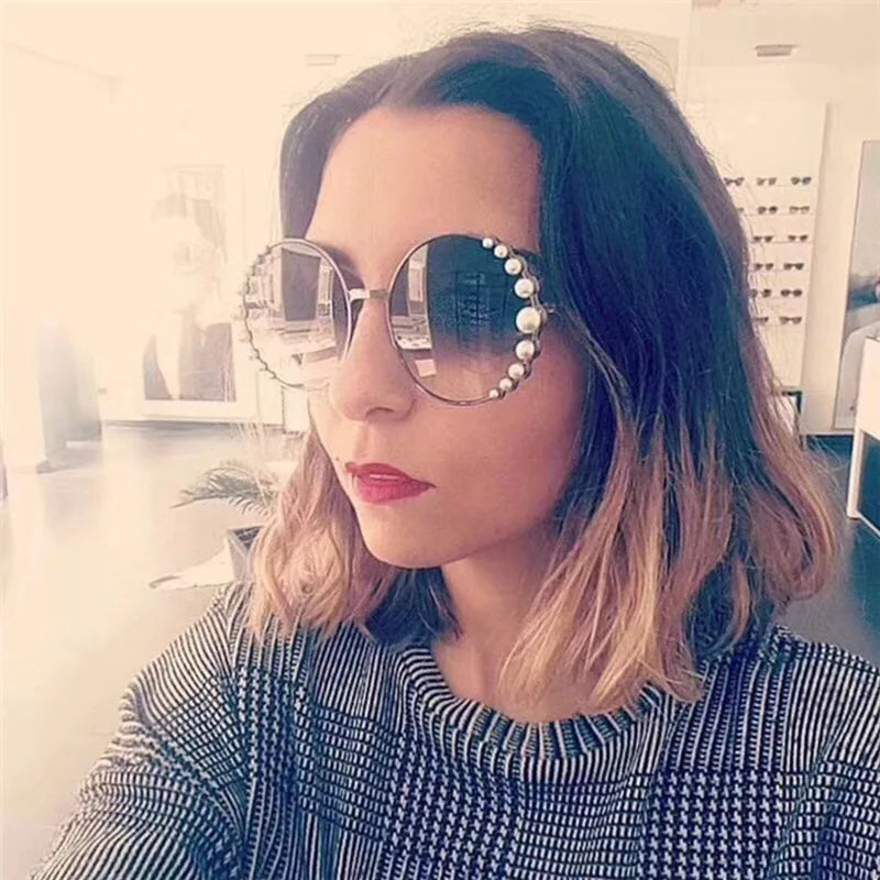 2024 Fashion Women's Retro Sunglasses with Pearl Accents Personalized Round Frame in Gold or Red Ladies Sunglasses