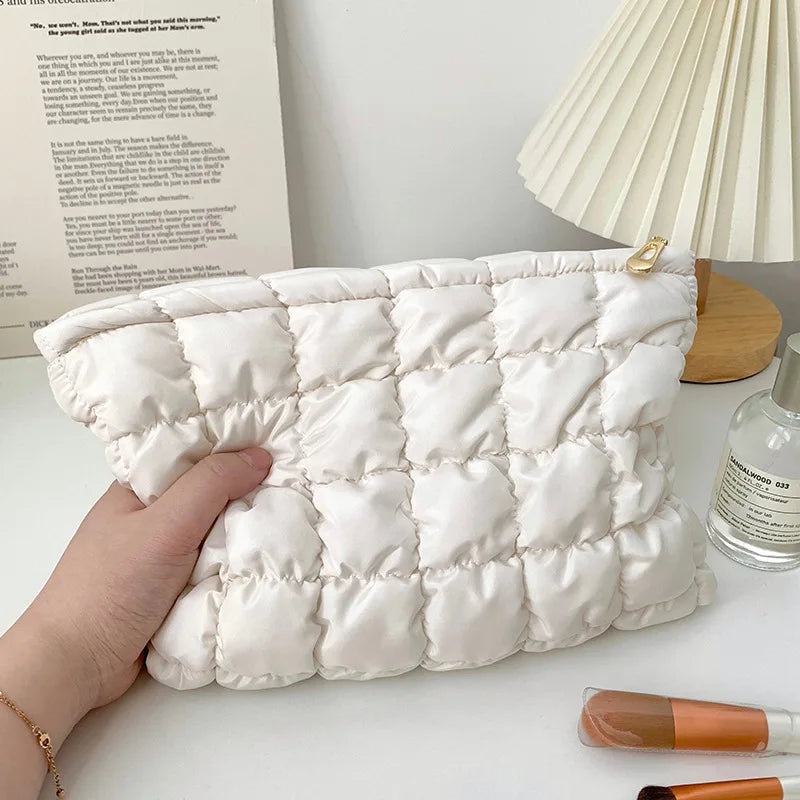 Wholesale Custom Logo Soft  Factory Toiletry Bag Lipstick Makeup Brush  Quilted Cosmetic Bag Puffer Makeup Pouch Bag